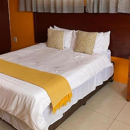 Khutsong Guests House Hotel เบอร์เคอร์สโฟร์ต ภายนอก รูปภาพ