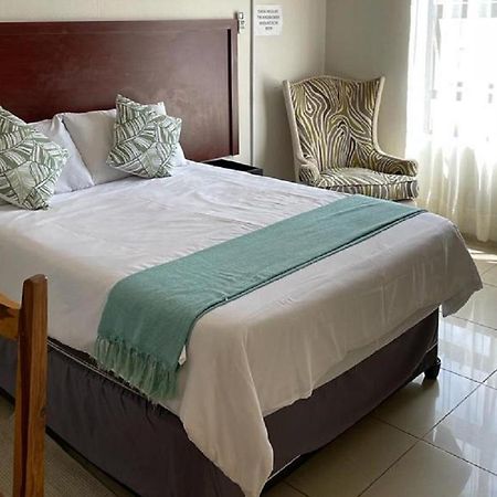 Khutsong Guests House Hotel เบอร์เคอร์สโฟร์ต ภายนอก รูปภาพ