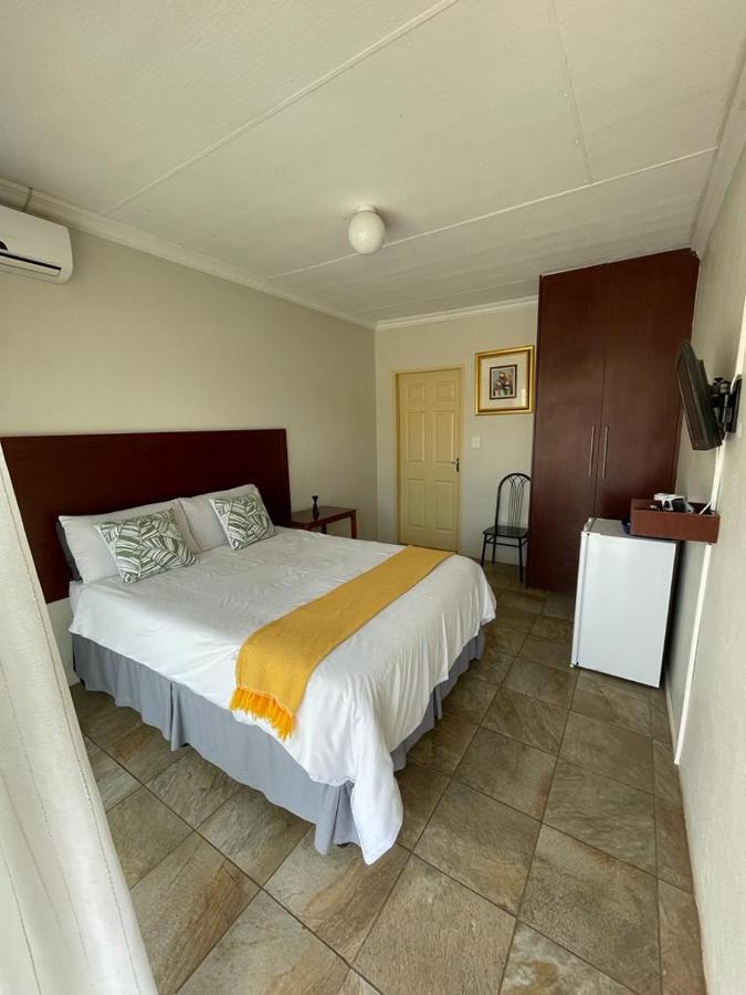 Khutsong Guests House Hotel เบอร์เคอร์สโฟร์ต ภายนอก รูปภาพ