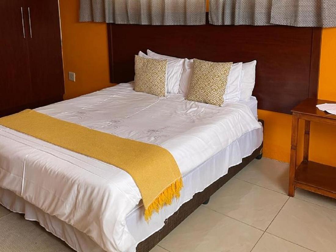 Khutsong Guests House Hotel เบอร์เคอร์สโฟร์ต ภายนอก รูปภาพ