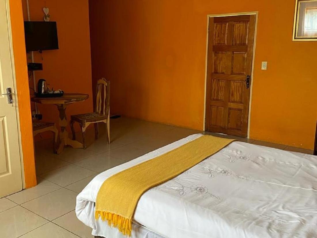 Khutsong Guests House Hotel เบอร์เคอร์สโฟร์ต ภายนอก รูปภาพ