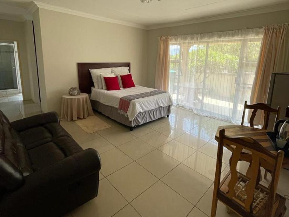 Khutsong Guests House Hotel เบอร์เคอร์สโฟร์ต ภายนอก รูปภาพ