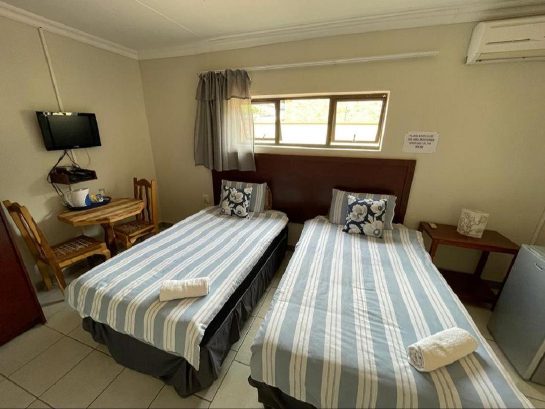 Khutsong Guests House Hotel เบอร์เคอร์สโฟร์ต ภายนอก รูปภาพ