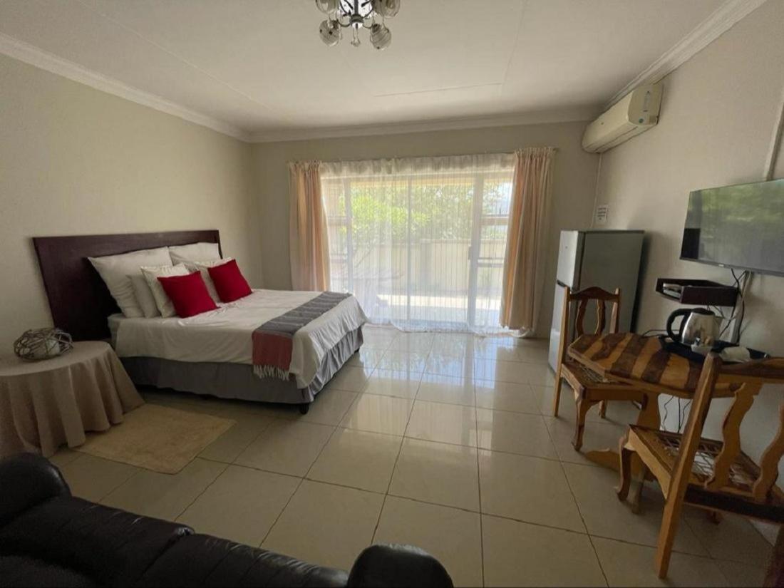 Khutsong Guests House Hotel เบอร์เคอร์สโฟร์ต ภายนอก รูปภาพ