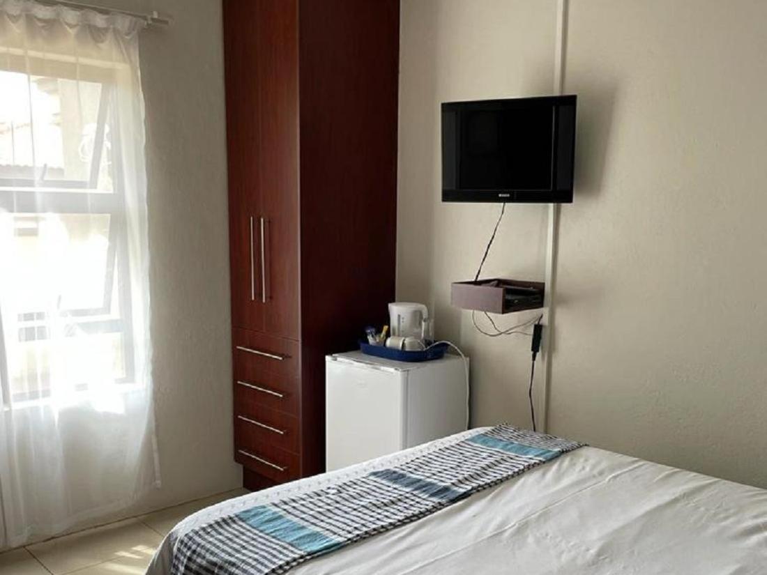 Khutsong Guests House Hotel เบอร์เคอร์สโฟร์ต ภายนอก รูปภาพ